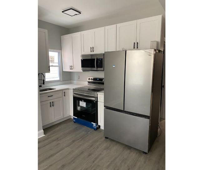 Building Photo - 5112 Belair Rd