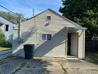 Building Photo - Cozy One bedroom Duplex located in Muncie, IN
