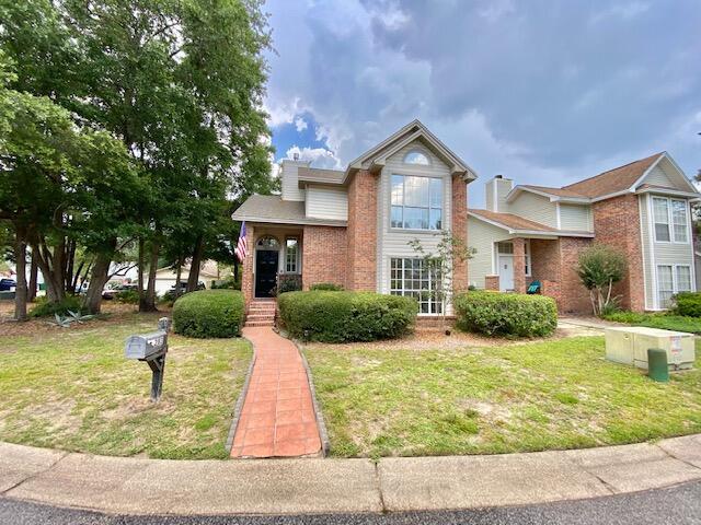 Primary Photo - 213 Parkwood Cir
