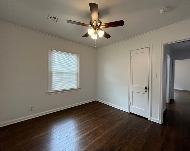 Building Photo - Adorable 2 bedroom 1 bath!