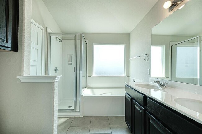 Building Photo - 100 Northern Flicker St