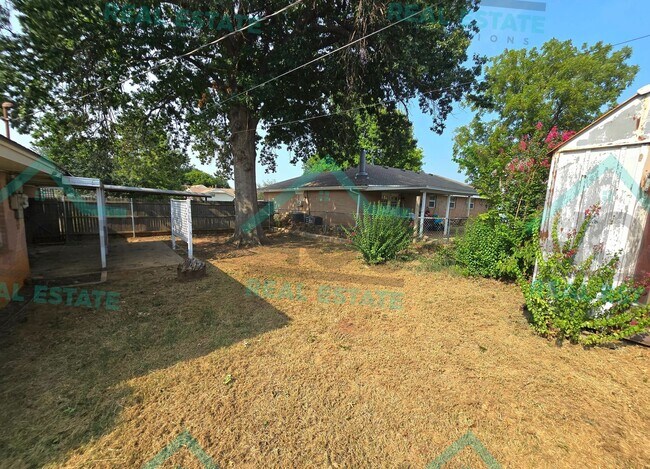 Building Photo - 3606 Oakhurst Dr