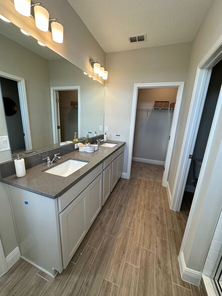 Building Photo - 6493 Cyrils Dr