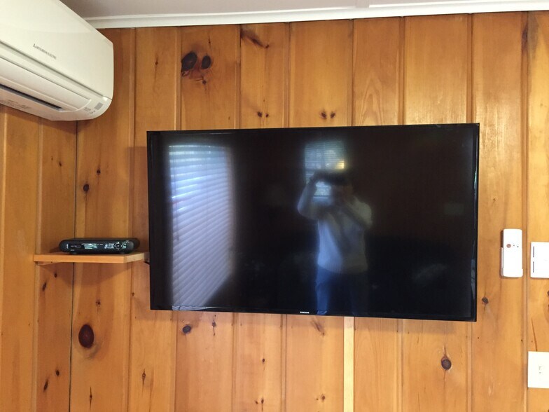 Smart TV with internet - 948 Grant Lake Ln SW
