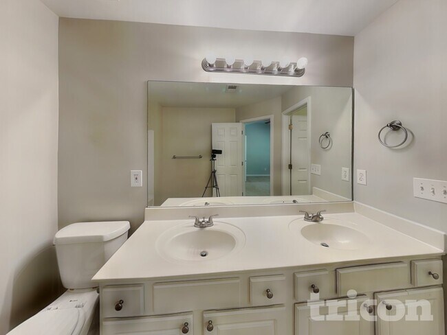 Building Photo - 728 Celeste Ln