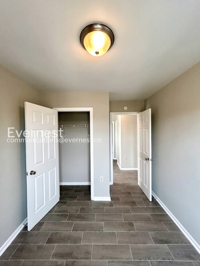 Building Photo - 800 Catherine St