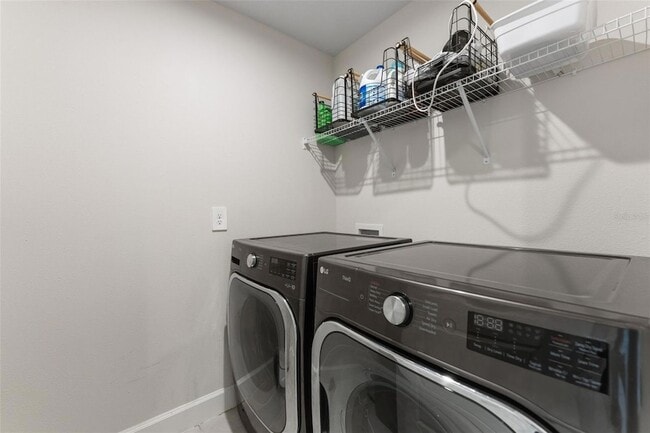 Building Photo - 14031 Crimson Ave