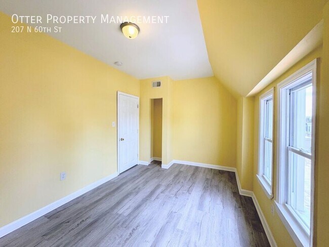 Building Photo - 207 N 60th St