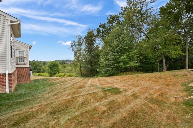 Building Photo - 3005 Eagle Ridge Dr