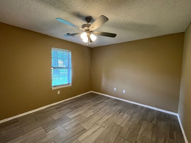 Building Photo - Renovated 2 Bedroom 1 Bath Home for Rent!!