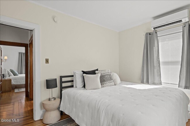 Building Photo - 162 Lake Ave