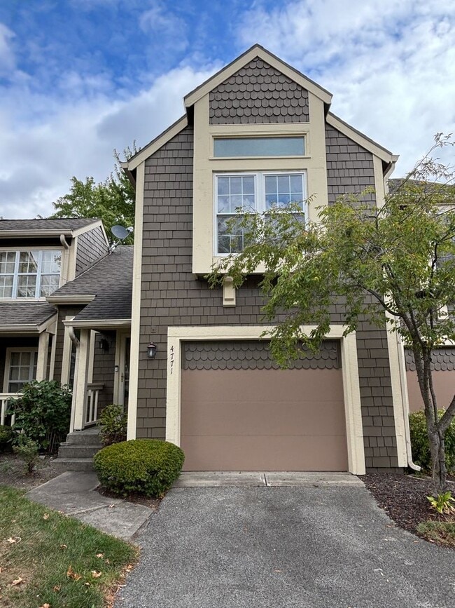 Building Photo - Charming Condo in a Can't-Miss Location – Private Deck, Garage, and Nature-Filled Community