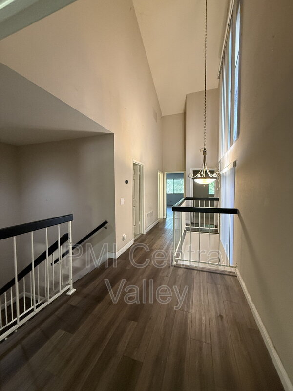 Building Photo - 1725 Edgebrook Dr