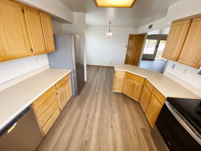 Building Photo - 11343 W Townley Ave