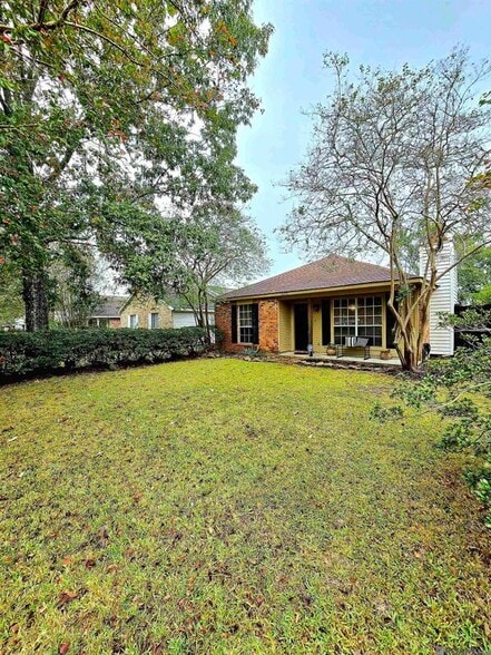 Building Photo - 16055 Manchester Ave