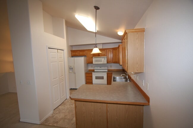 Building Photo - 4 Bedroom Eagle River Home!