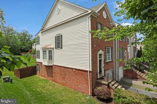 Building Photo - 9757 Cheshire Ridge Cir