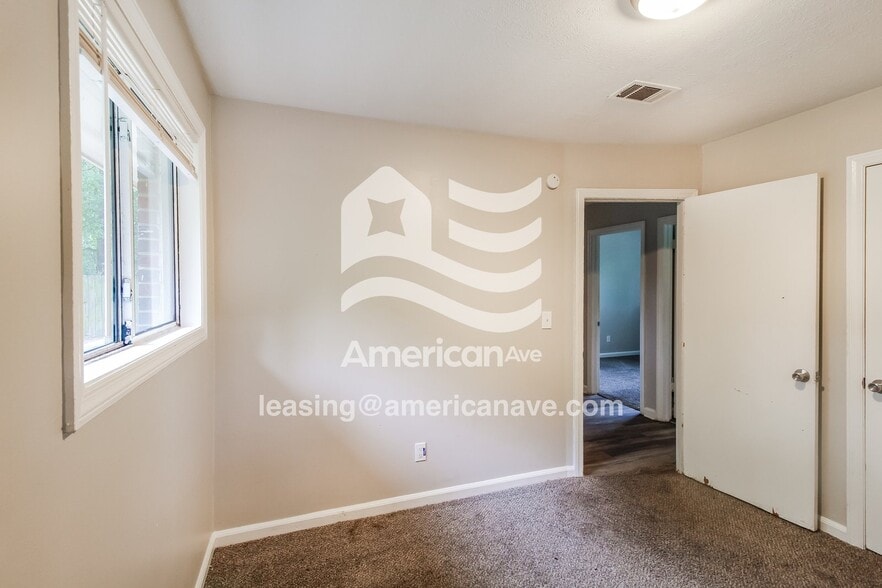 Building Photo - 4849 Wellborn Dr