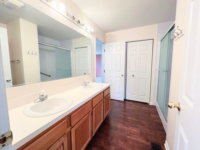 Building Photo - 2006 Aspen Dr