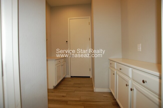 Building Photo - 7642 W Glass Ln