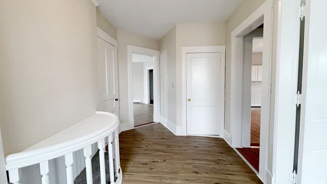 Building Photo - 394 Elm St