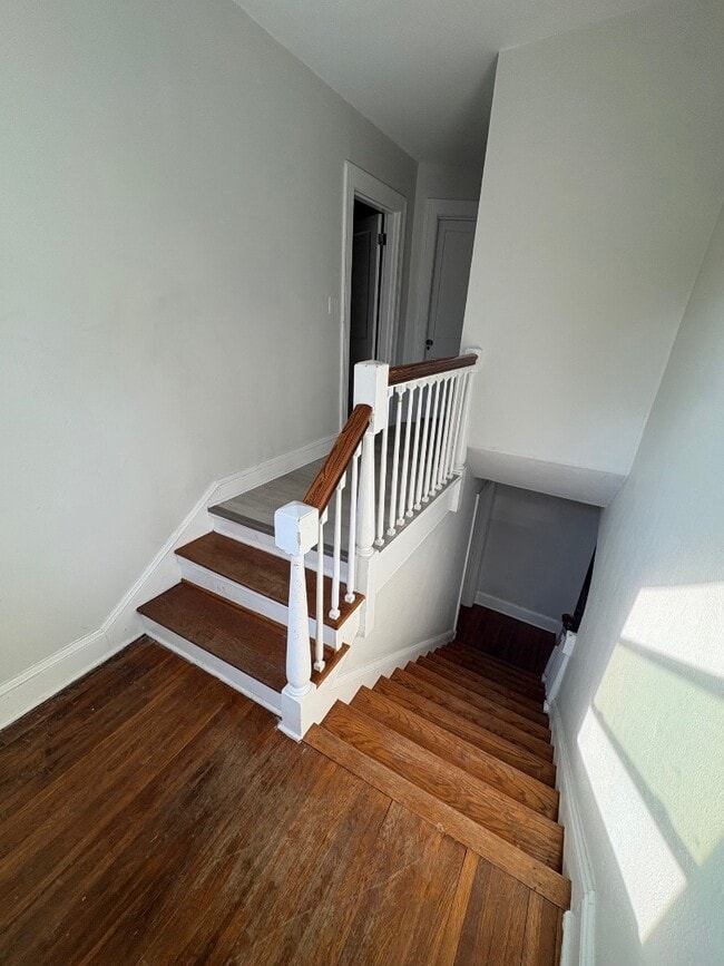 Building Photo - 447 Avondale Dr