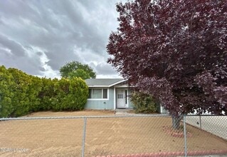 Building Photo - 2166 Edgemar Cir