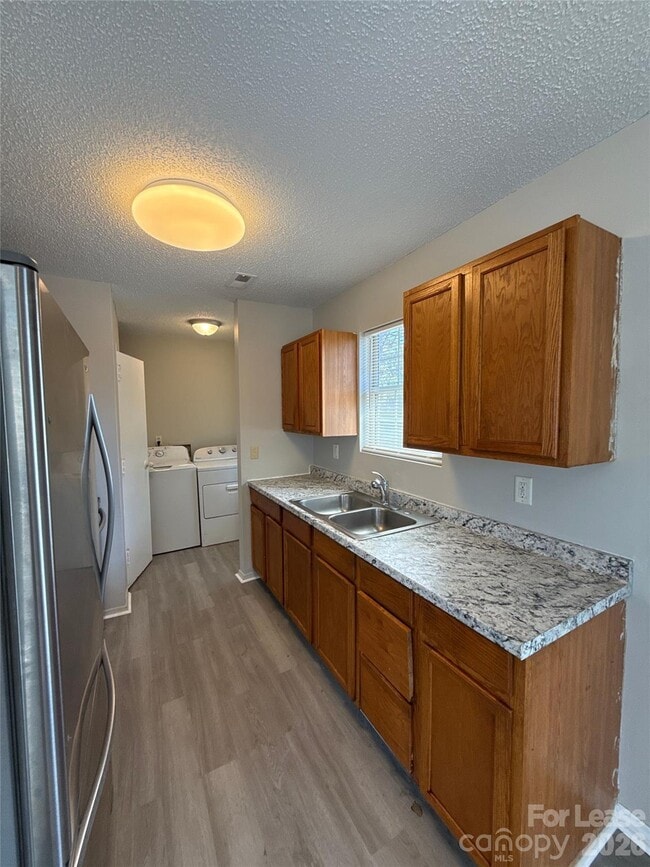 Building Photo - 333 E Todd Ln