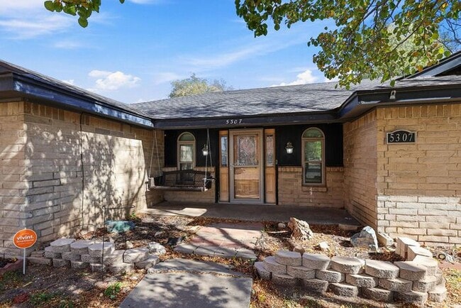 Building Photo - 5307 Winslow St