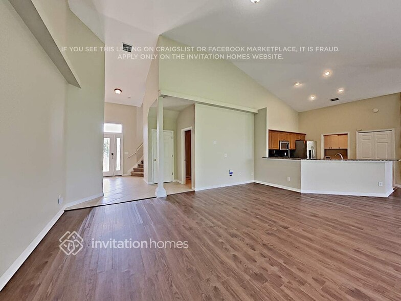 Building Photo - 1605 22nd Ave W