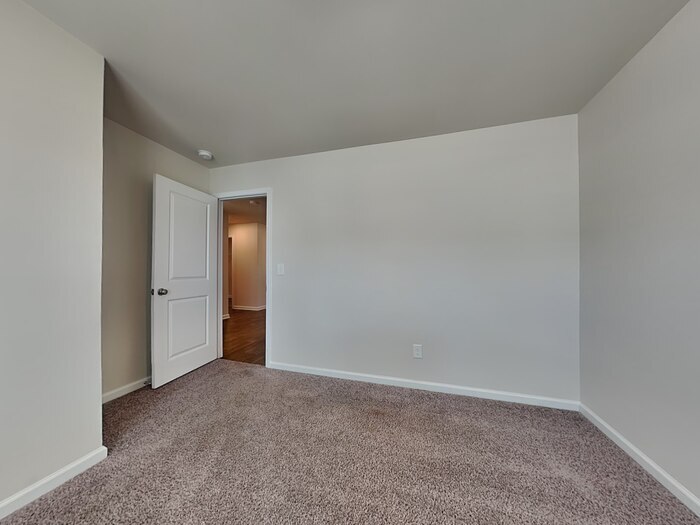 Building Photo - 335 Crooked Pne Ct