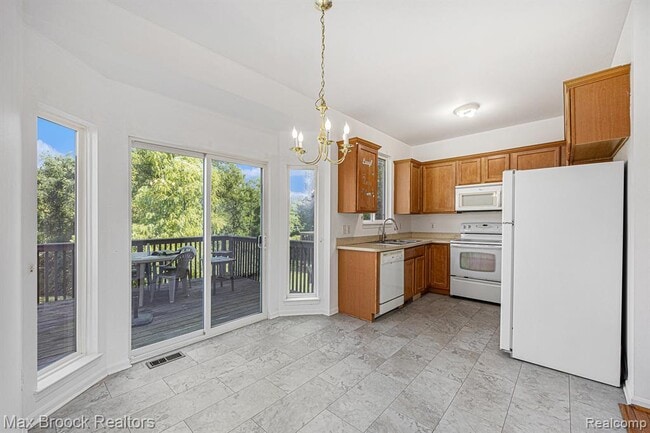 Building Photo - 4899 Green Ct