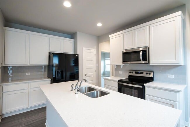 Building Photo - 208 Kellys Heroes Wy
