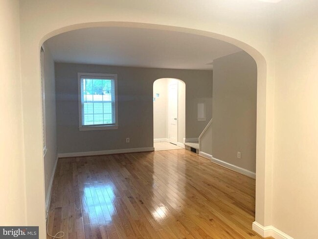 Building Photo - 1601 N Colonial Terrace