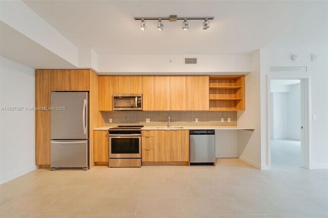 Building Photo - 2150 N Bayshore Dr