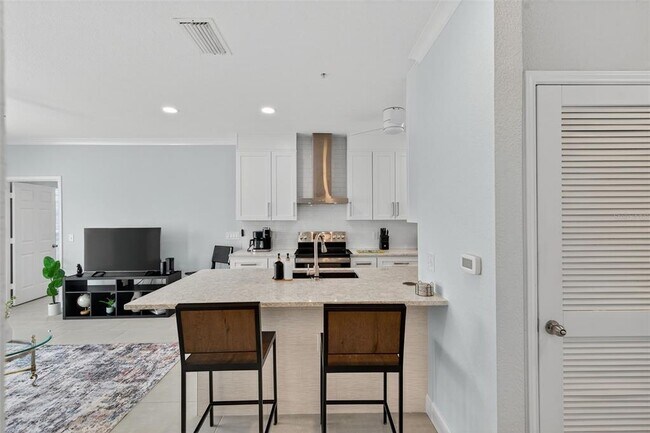 Building Photo - 210 3rd St W