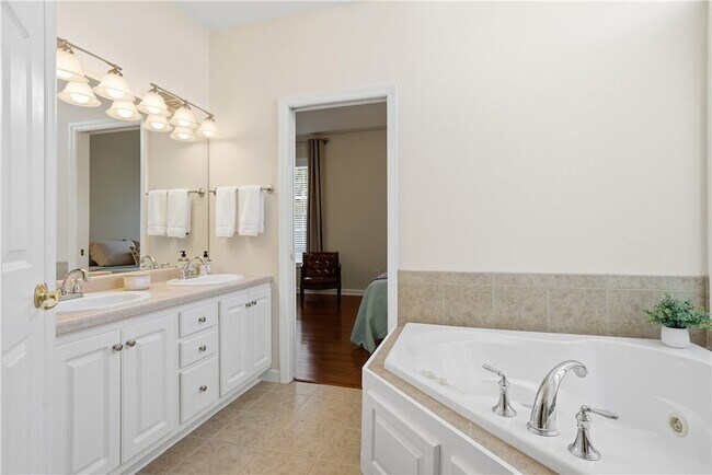 Building Photo - 819 Strasburg Dr