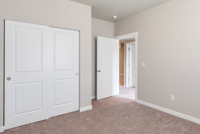 Building Photo - Newly Built 4bd 2.5ba in LSSD
