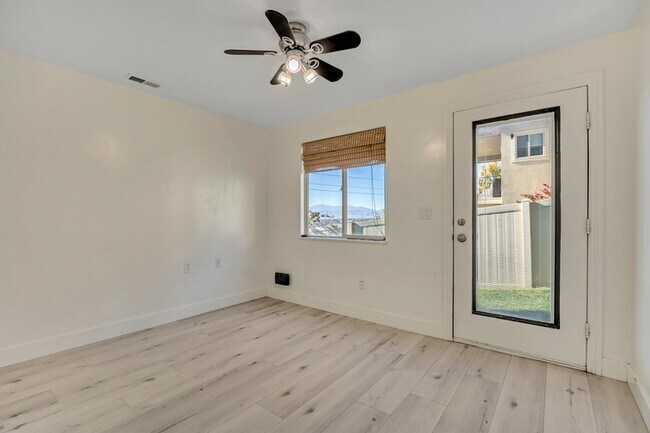 Building Photo - 8913 N Pine Hollow Dr