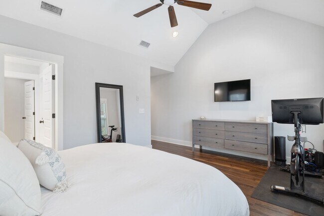 Building Photo - 3 Bedroom Inglewood Home