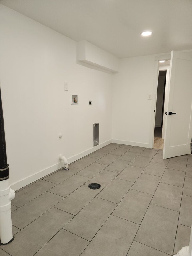 Building Photo - 5060 S Fox St