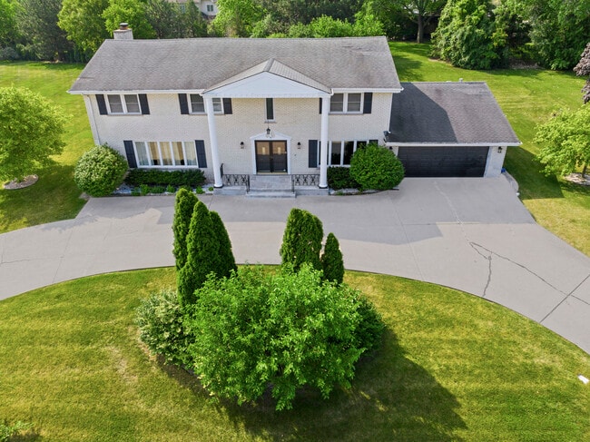 Building Photo - 16 Kingston Dr