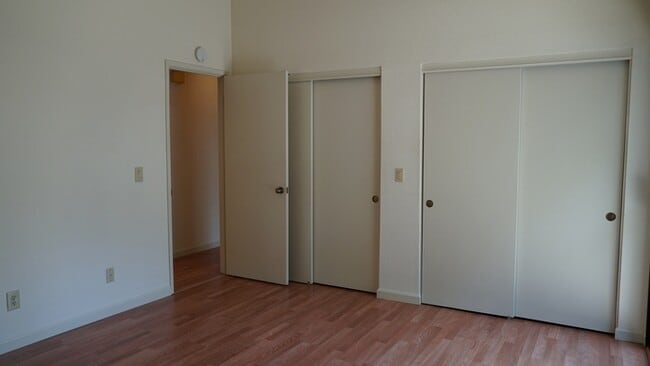 Building Photo - Charming 2 bedroom 2 bathroom home in the pocket area of Sacramento!