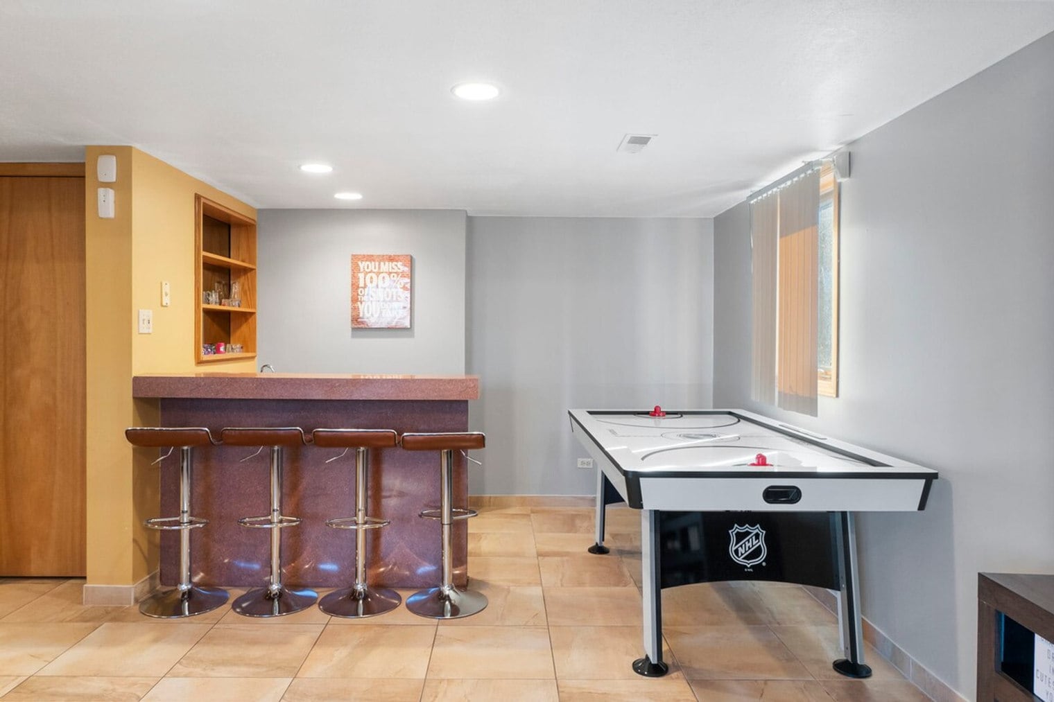 Building Photo - 4920 Lake Ct