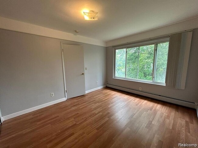 Building Photo - 16480 E 9 Mile Rd