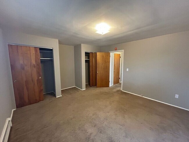 Building Photo - 325 Pike St