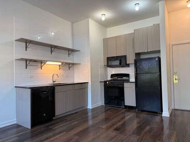 Building Photo - 5600 N Ridge Ave