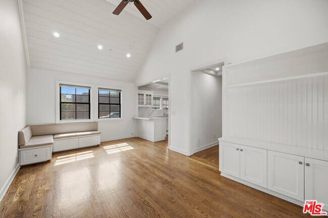 Building Photo - 4316 N Clybourn Ave