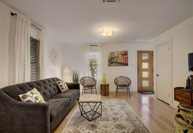 Building Photo - 2823 Garwood St