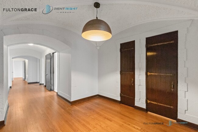 Building Photo - 534 W Stratford Pl
